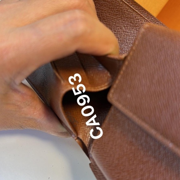 Louis Vuitton Portefeuille Marco Wallet - Picture 11 of 13